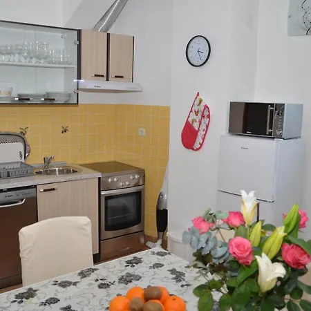 Apartment Ma-lo Pirovac