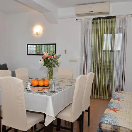 Apartment Ma-lo Pirovac