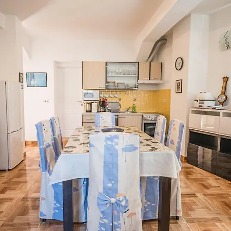 Ma-lo Appartement Pirovac